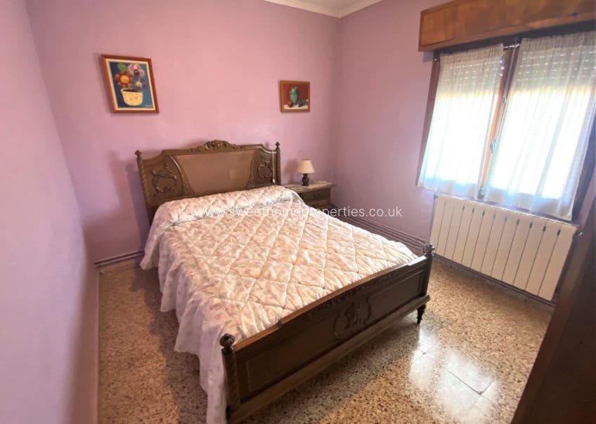 4 soveværelse Finca/Landehus til salg i Sax med swimmingpool garage - € 350.000 (Ref: 9715590)