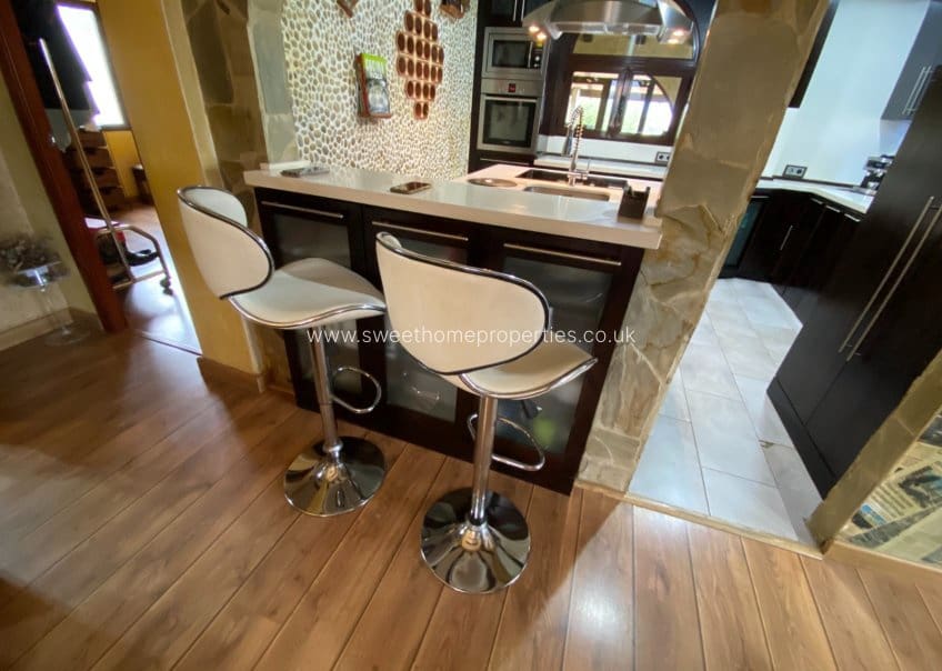 2 soveværelse Finca/Landehus til salg i Sax med swimmingpool garage - € 240.000 (Ref: 9716619)