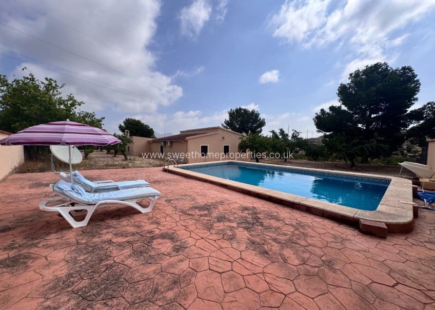 3 soveværelse Finca/Landehus til salg i Monovar / Monover med swimmingpool garage - € 259.995 (Ref: 9716620)