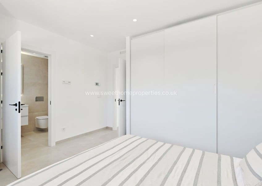 3 makuuhuone Huvila myytävänä paikassa Orihuela Costa mukana uima-altaan 
autotalli - 760 000 € (Ref: 9716621)