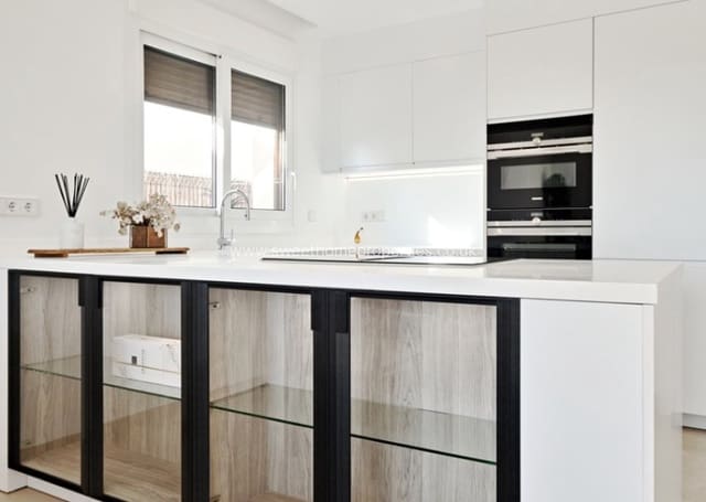 3 makuuhuone Huvila myytävänä paikassa Orihuela Costa, Orihuela mukana uima-altaan 
autotalli - 760 000 € (Ref: 9716621)