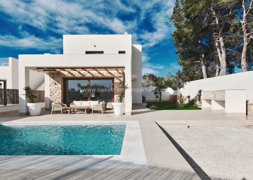 3 makuuhuone Huvila myytävänä paikassa Orihuela Costa mukana uima-altaan 
autotalli - 760 000 € (Ref: 9716621)