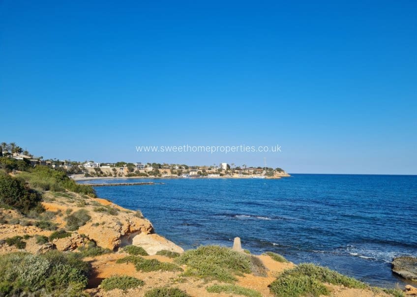 3 makuuhuone Huvila myytävänä paikassa Orihuela Costa mukana uima-altaan 
autotalli - 760 000 € (Ref: 9716621)