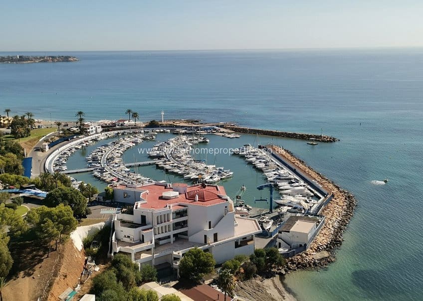 3 makuuhuone Huvila myytävänä paikassa Orihuela Costa mukana uima-altaan 
autotalli - 760 000 € (Ref: 9716621)