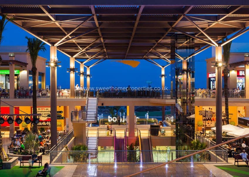 3 makuuhuone Huvila myytävänä paikassa Orihuela Costa mukana uima-altaan 
autotalli - 760 000 € (Ref: 9716621)