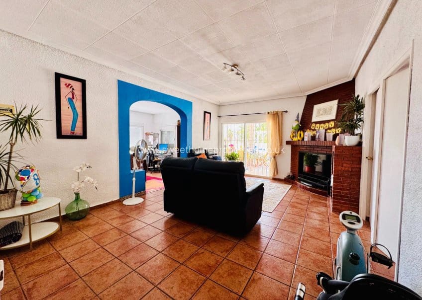 4 bedroom Villa for sale in Aspe with pool garage - € 395,000 (Ref: 9716622)