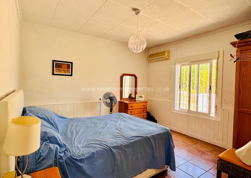 4 bedroom Villa for sale in Aspe with pool garage - € 395,000 (Ref: 9716622)