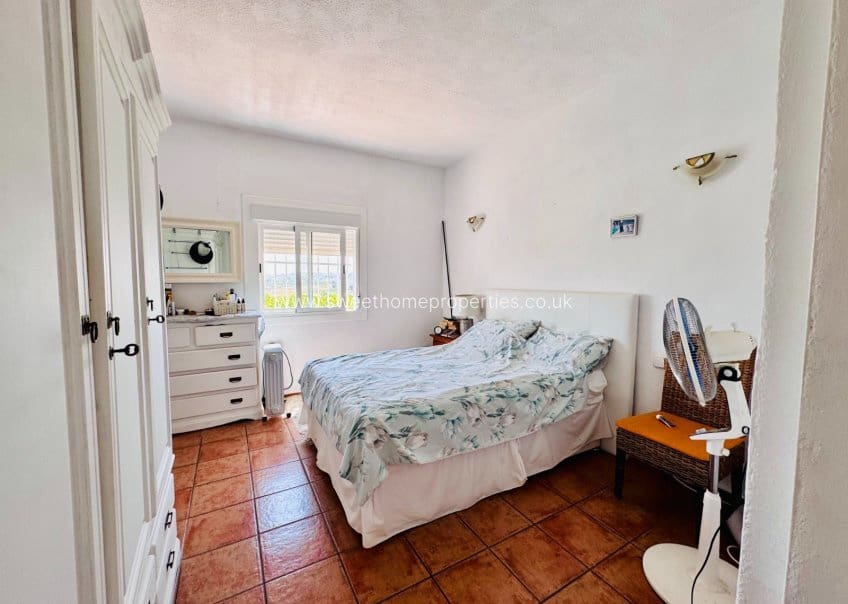 4 bedroom Villa for sale in Aspe with pool garage - € 395,000 (Ref: 9716622)