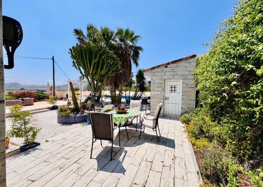 4 bedroom Villa for sale in Aspe with pool garage - € 395,000 (Ref: 9716622)