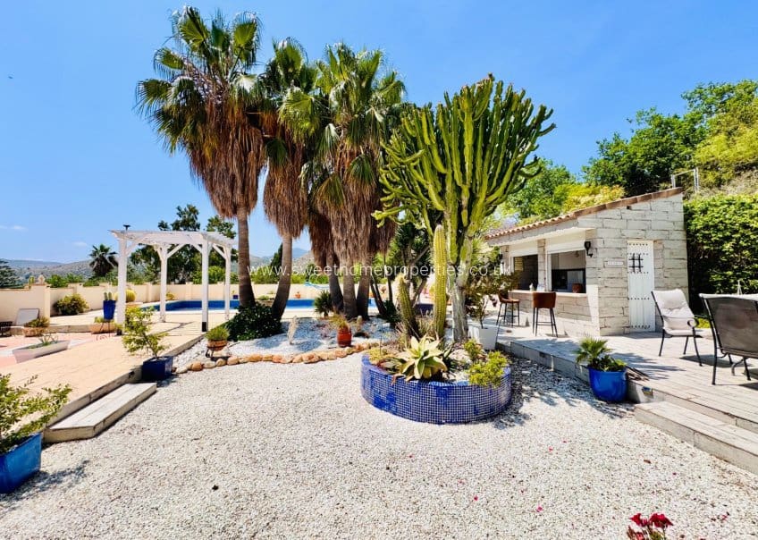 4 bedroom Villa for sale in Aspe with pool garage - € 395,000 (Ref: 9716622)