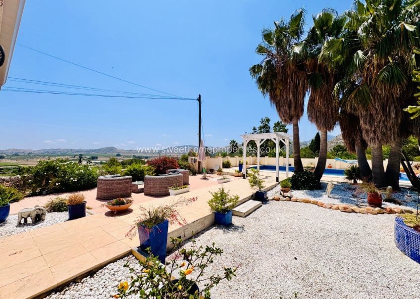 4 bedroom Villa for sale in Aspe with pool garage - € 395,000 (Ref: 9716622)