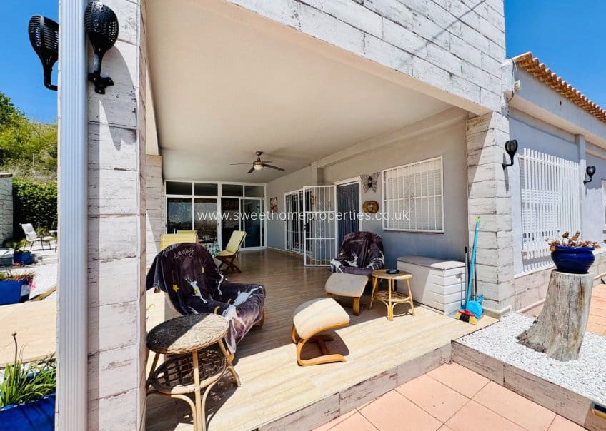 4 bedroom Villa for sale in Aspe with pool garage - € 395,000 (Ref: 9716622)