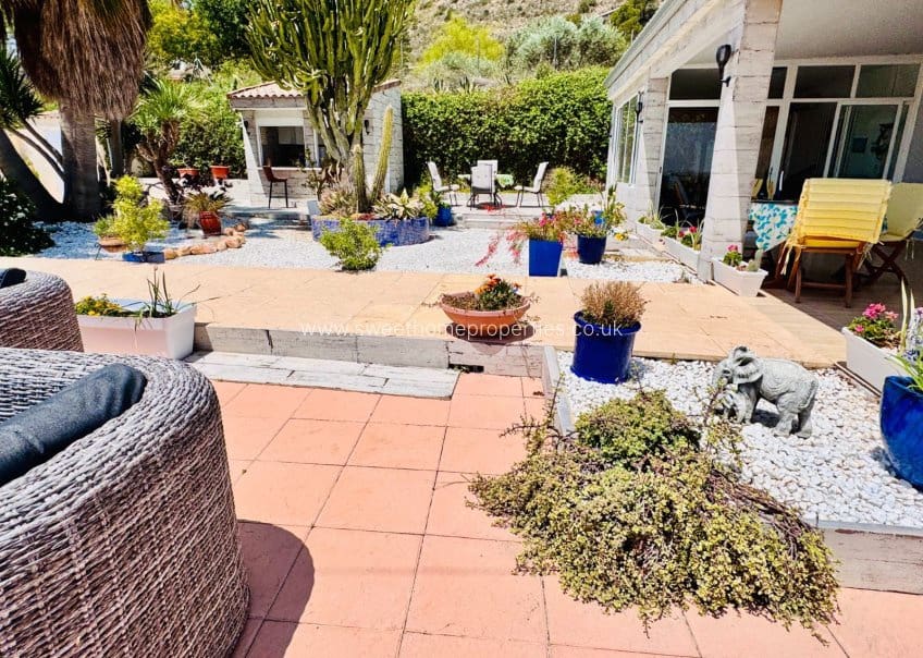 4 bedroom Villa for sale in Aspe with pool garage - € 395,000 (Ref: 9716622)