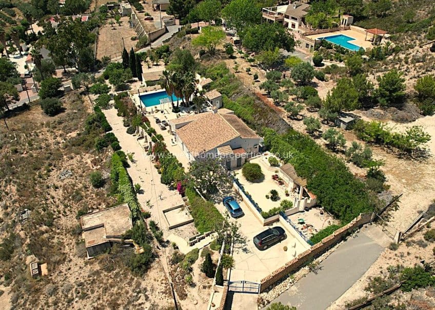 4 bedroom Villa for sale in Aspe with pool garage - € 395,000 (Ref: 9716622)