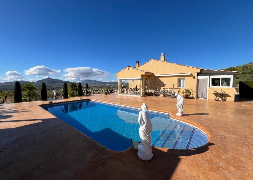 3 soveværelse Finca/Landehus til salg i Sax med swimmingpool garage - € 399.995 (Ref: 9720543)