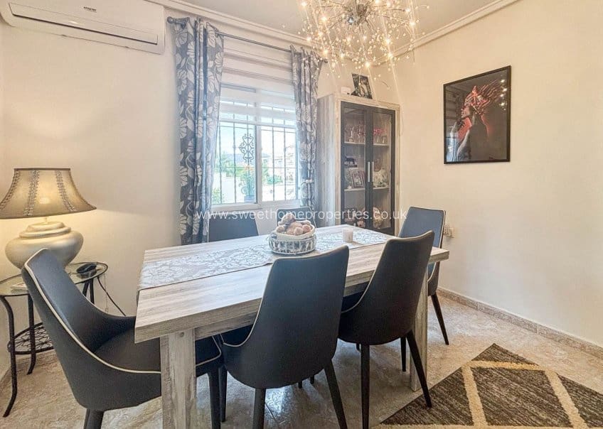 5 soverom Villa til salgs i Monforte del Cid med svømmebasseng - € 384 950 (Ref: 9720688)