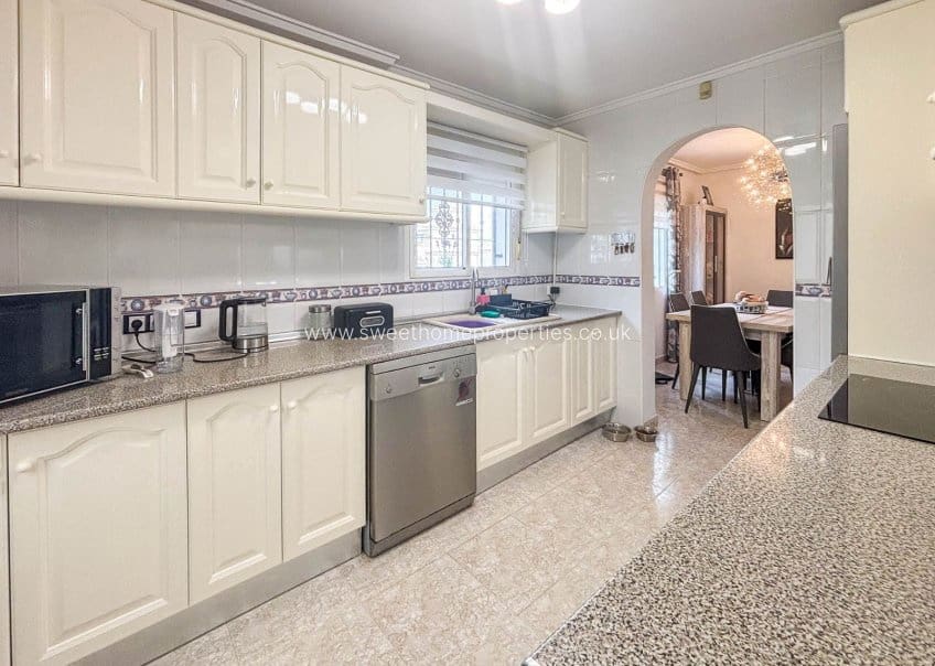 5 soverom Villa til salgs i Monforte del Cid med svømmebasseng - € 384 950 (Ref: 9720688)