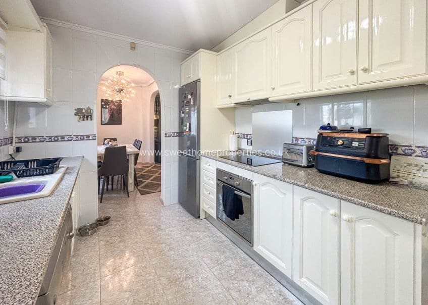 5 soverom Villa til salgs i Monforte del Cid med svømmebasseng - € 384 950 (Ref: 9720688)