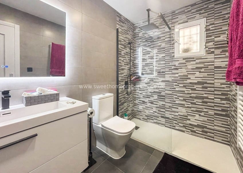 5 soverom Villa til salgs i Monforte del Cid med svømmebasseng - € 384 950 (Ref: 9720688)