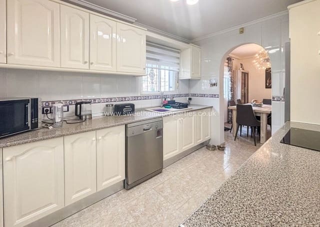 5 soverom Villa til salgs i Monforte del Cid med svømmebasseng - € 384 950 (Ref: 9720688)