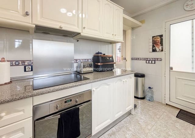 5 soverom Villa til salgs i Monforte del Cid med svømmebasseng - € 384 950 (Ref: 9720688)