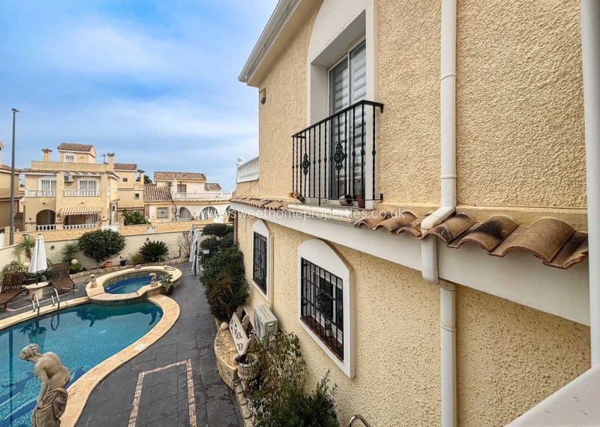 5 soverom Villa til salgs i Monforte del Cid med svømmebasseng - € 384 950 (Ref: 9720688)