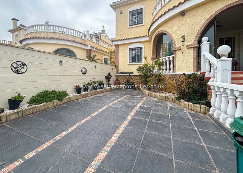 5 soverom Villa til salgs i Monforte del Cid med svømmebasseng - € 384 950 (Ref: 9720688)