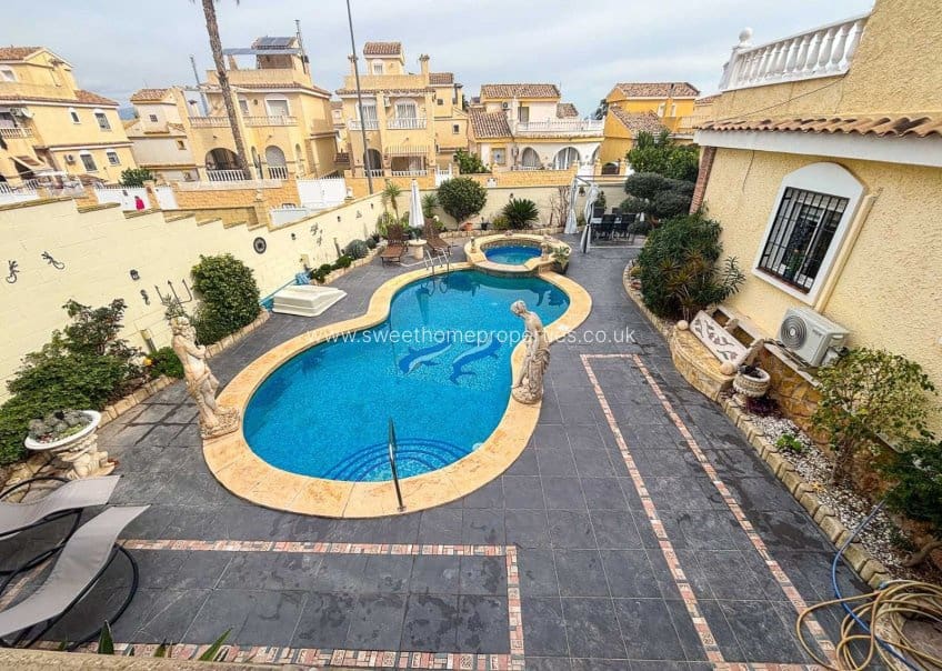 5 soverom Villa til salgs i Monforte del Cid med svømmebasseng - € 384 950 (Ref: 9720688)