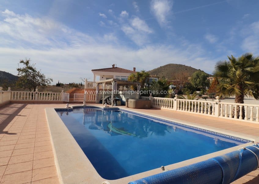 4 Zimmer Finca/Landgut zu verkaufen in La Romana mit Pool Garage - 379.000 € (Ref: 9720689)