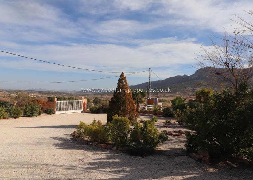 4 Zimmer Finca/Landgut zu verkaufen in La Romana mit Pool Garage - 379.000 € (Ref: 9720689)