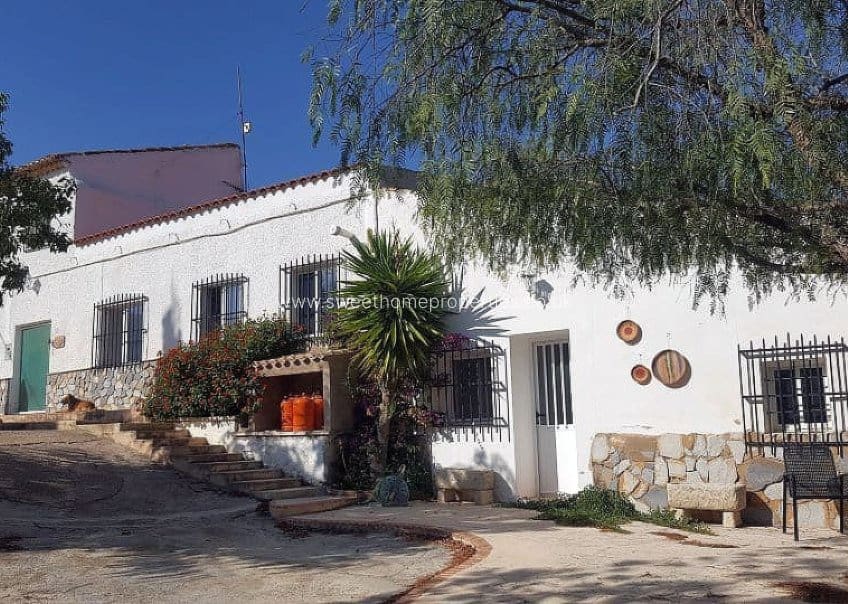 4 Zimmer Finca/Landgut zu verkaufen in La Romana mit Pool - 199.000 € (Ref: 9720691)