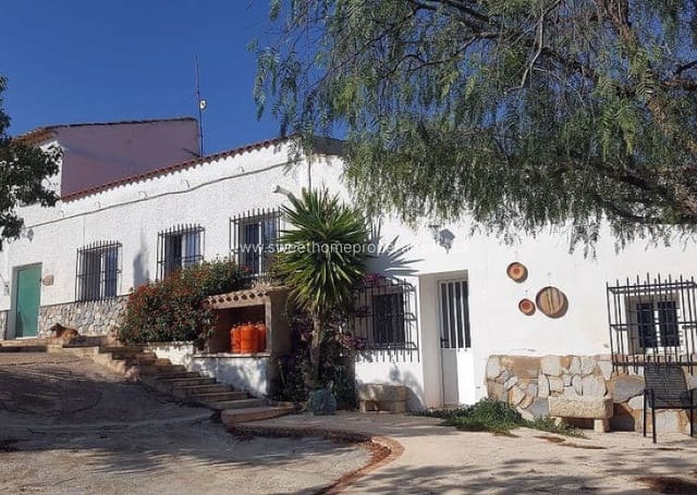 4 Zimmer Finca/Landgut zu verkaufen in La Romana mit Pool - 199.000 € (Ref: 9720691)