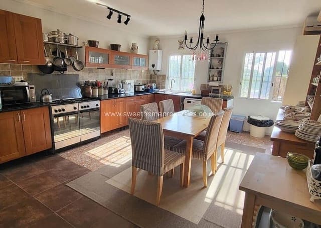 4 Zimmer Finca/Landgut zu verkaufen in La Romana mit Pool - 199.000 € (Ref: 9720691)