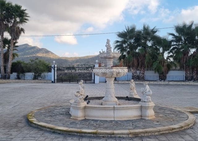 Finca/Casa Rural de 6 habitaciones en Hondón de los Frailes en venta con piscina - 595.000 € (Ref: 9720692)