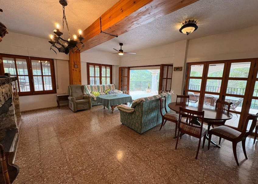 4 soveværelse Finca/Landehus til salg i Sax med swimmingpool - € 315.000 (Ref: 9720815)