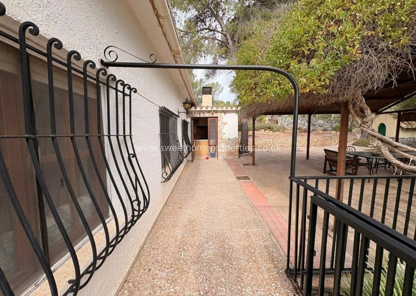 4 soveværelse Finca/Landehus til salg i Sax med swimmingpool - € 315.000 (Ref: 9720815)