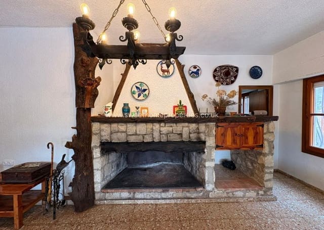 4 soveværelse Finca/Landehus til salg i Sax med swimmingpool - € 315.000 (Ref: 9720815)