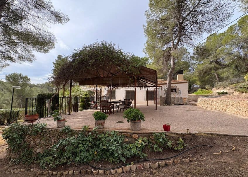 4 soveværelse Finca/Landehus til salg i Sax med swimmingpool - € 315.000 (Ref: 9720815)