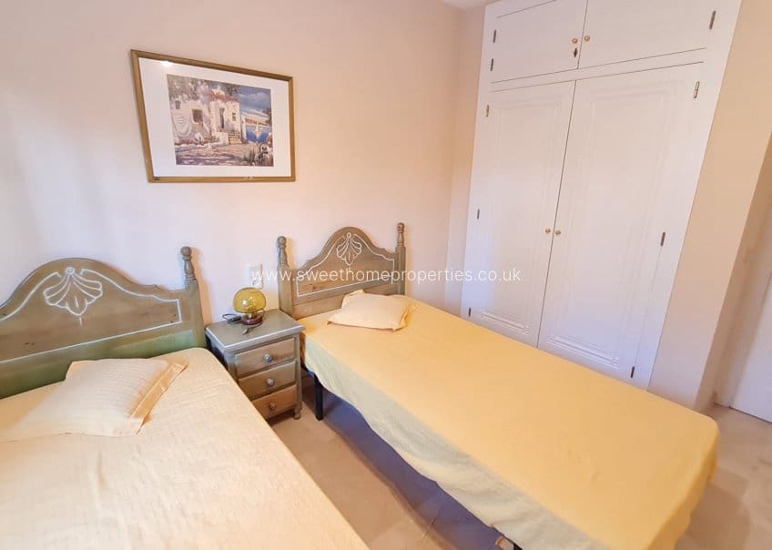 2 quarto Casa em Banda para venda em Villamartin com piscina - 229 000 € (Ref: 9730446)