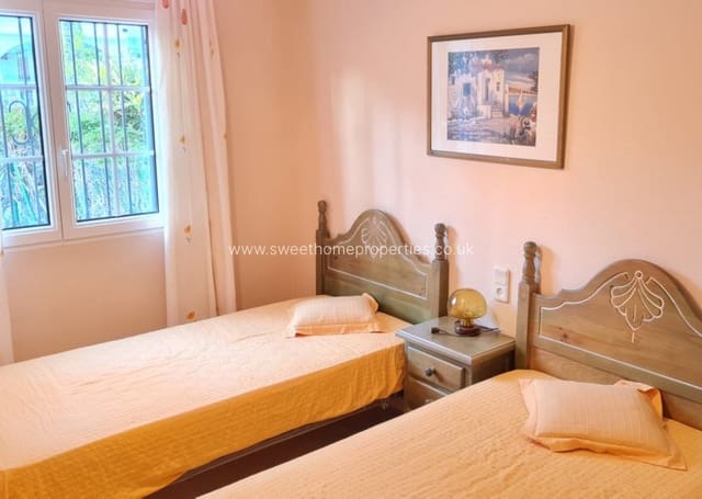 2 soverom Hus til salgs i Villamartin, Orihuela med svømmebasseng - € 229 000 (Ref: 9730446)