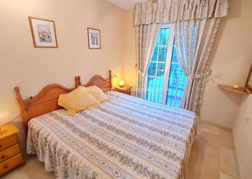 2 quarto Casa em Banda para venda em Villamartin com piscina - 229 000 € (Ref: 9730446)