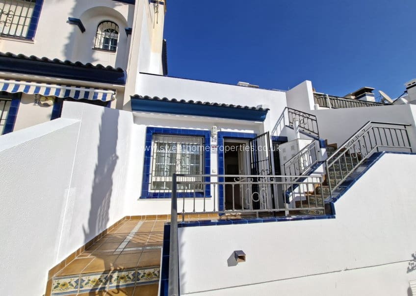 2 quarto Casa em Banda para venda em Villamartin com piscina - 229 000 € (Ref: 9730446)
