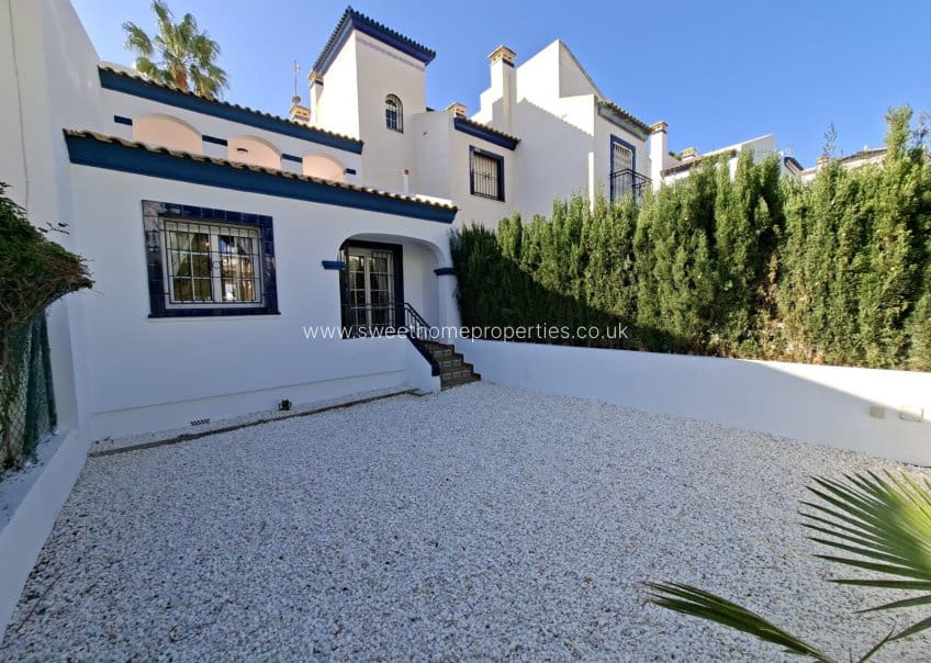 2 quarto Casa em Banda para venda em Villamartin com piscina - 229 000 € (Ref: 9730446)