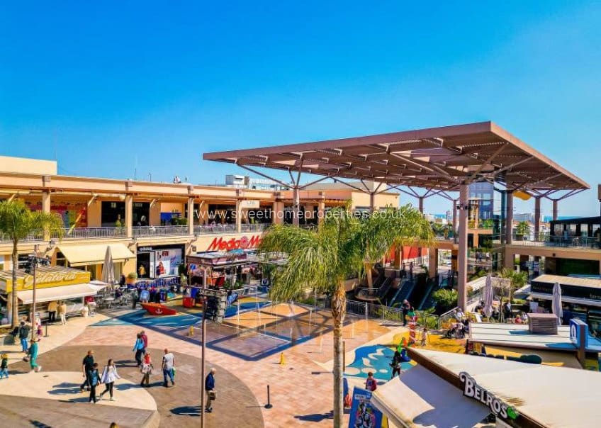 2 quarto Casa em Banda para venda em Villamartin com piscina - 229 000 € (Ref: 9730446)