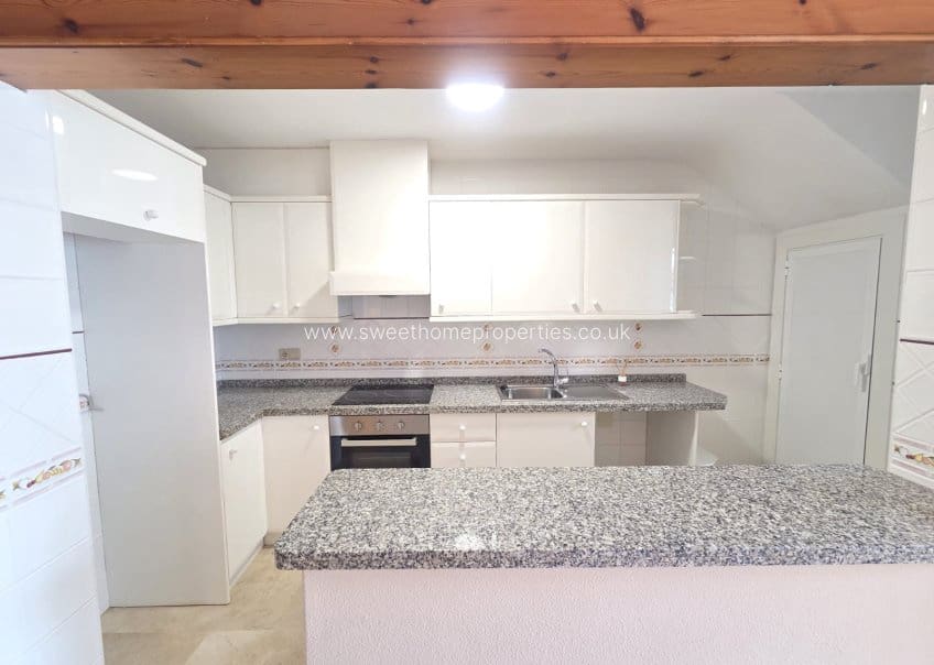 2 bedroom Townhouse for sale in Villamartin with pool - € 215,000 (Ref: 9730446)