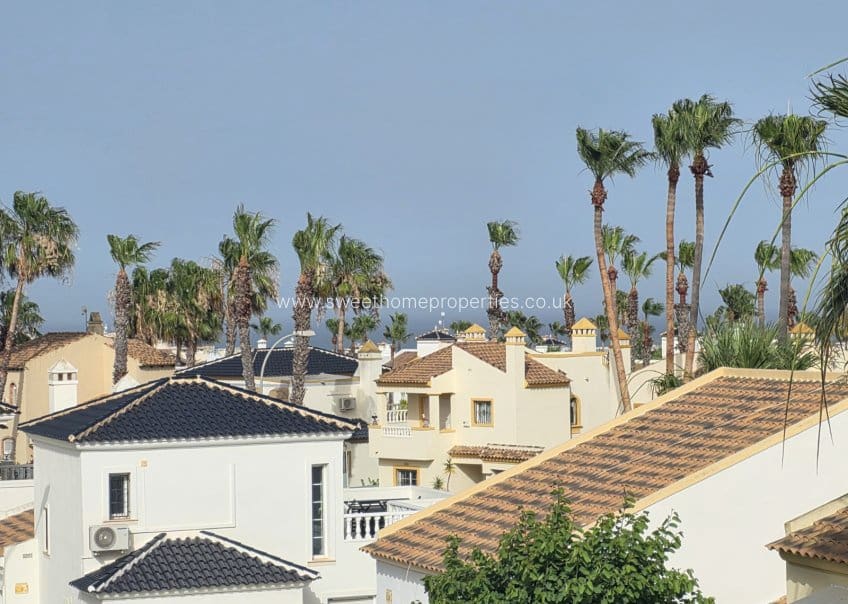 2 bedroom Townhouse for sale in Villamartin with pool - € 215,000 (Ref: 9730446)