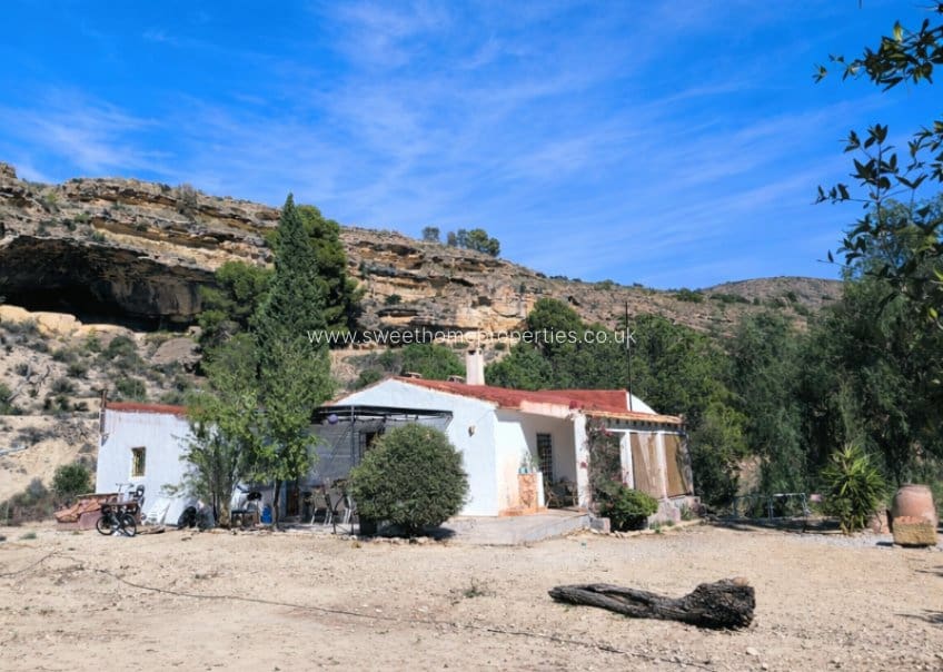 5 bedroom Finca/Country House for sale in Fortuna with pool - € 245,000 (Ref: 9733879)