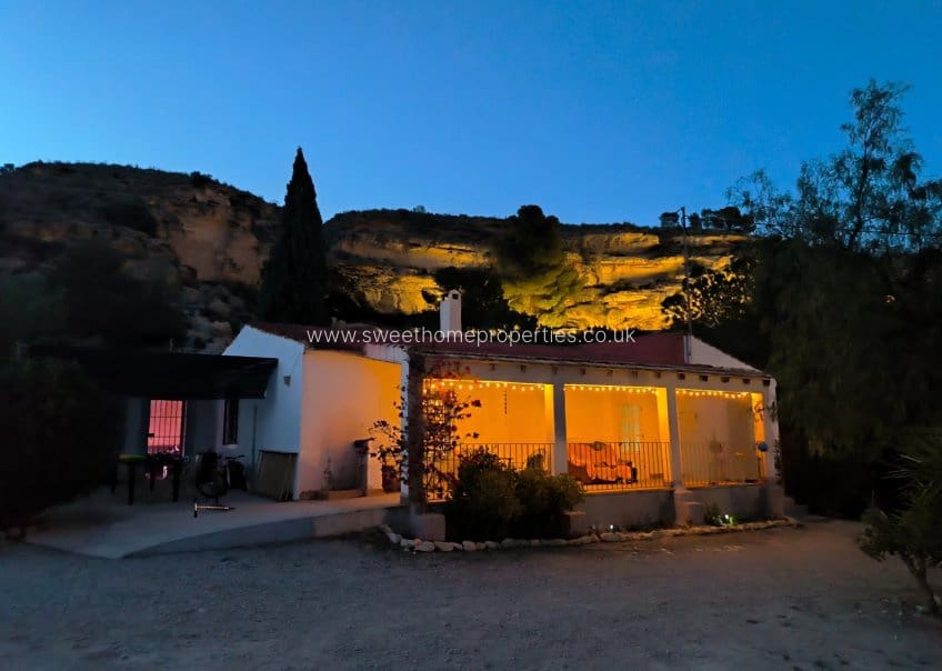 5 bedroom Finca/Country House for sale in Fortuna with pool - € 245,000 (Ref: 9733879)