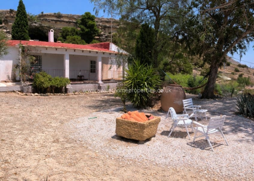 5 bedroom Finca/Country House for sale in Fortuna with pool - € 245,000 (Ref: 9733879)