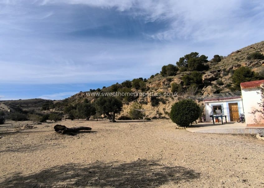 5 bedroom Finca/Country House for sale in Fortuna with pool - € 245,000 (Ref: 9733879)